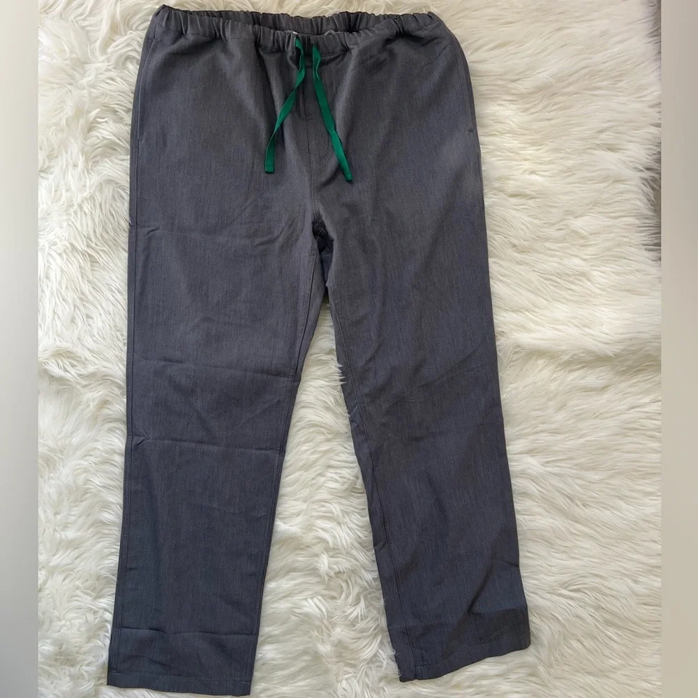 Figs Men’s Pisco Scrub Pants in Gray with Green Drawstring
